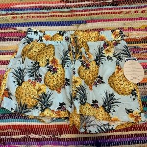 Pineapple Draw strong shorts !